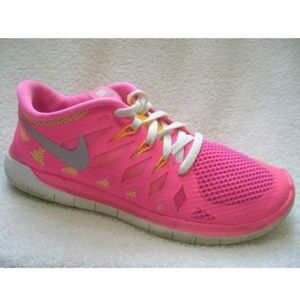 Nike Kids Free 5.0 (GS) Running Shoe,  7 Y / 40